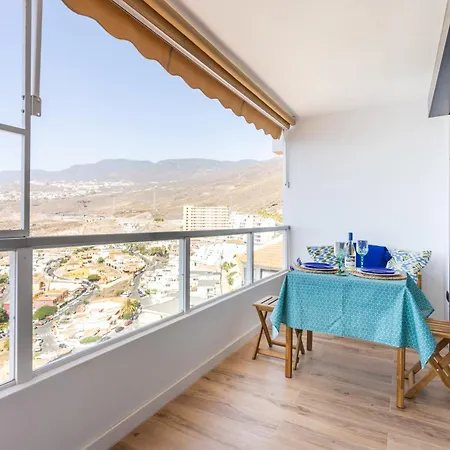 Home2book Miami Views & Pool,